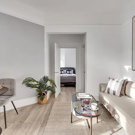 Lovely Kensington Apartments London Room photo