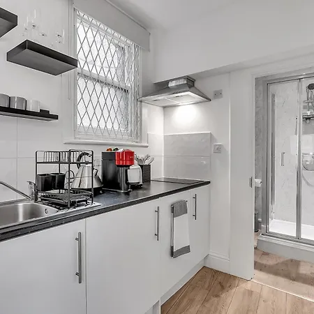 Lovely Kensington Apartments London Room photo