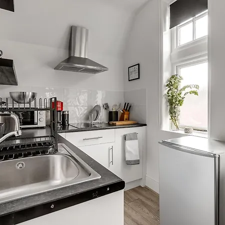 Lovely Kensington Apartments London Room photo