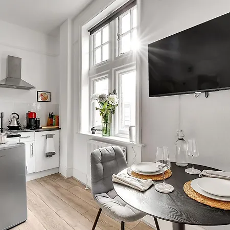 Lovely Kensington Apartments London Room photo